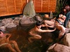 不倫妻たちの野外露出 雨の日の女たち　サンプル画像07